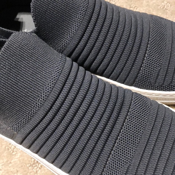 REPOSH Madden Girl Knit Sneakers - Picture 4 of 4